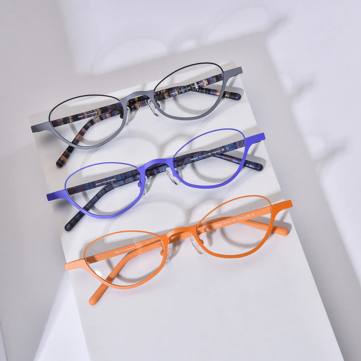Barledear Lightweight Oval Titanium Eyeglasses with Patterned Temples