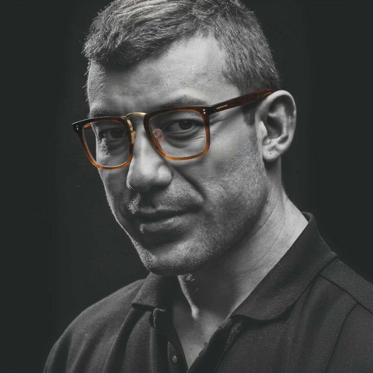 VoyueLens VL19214 brown acetate square glasses vintage styled in daily professional setting, emphasizing lightweight comfort.