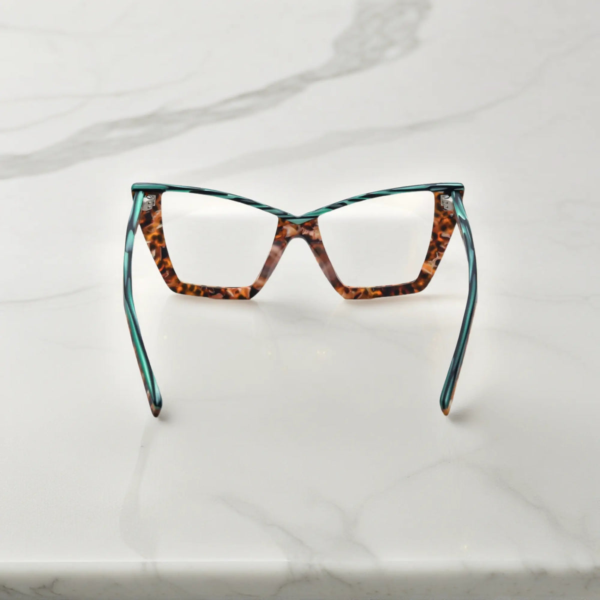 Rear view of VoyueLens oversized emerald tortoise cat-eye frame showing spring hinges and premium acetate arms