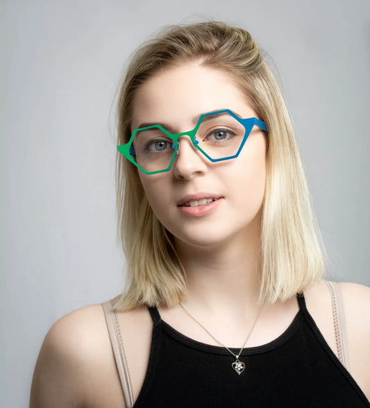 Model wearing VoyueLens VL185881 in Emerald Wave – vibrant green-blue titanium frame