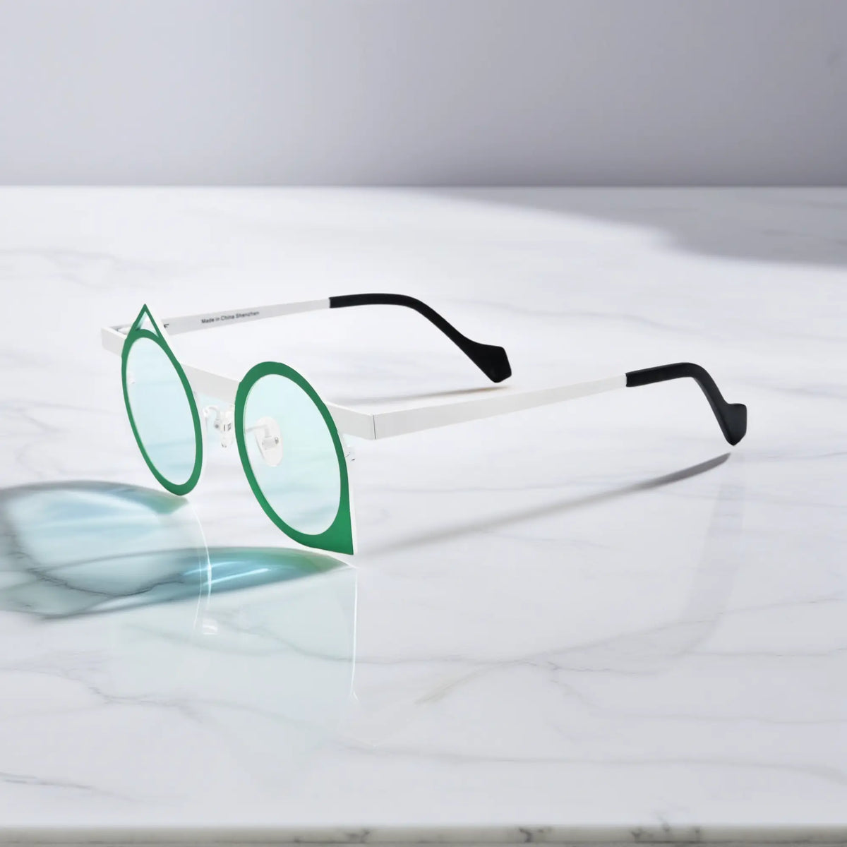 Side profile of VoyueLens Forest Ivory polygonal titanium frame, lightweight and tailored for daily comfort.