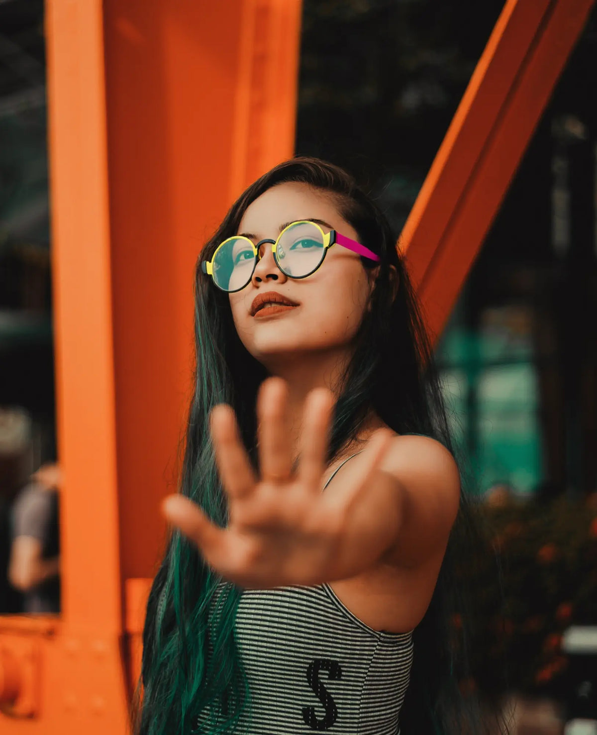 Lifestyle model image with Lemon Graphite VoyueLens eyewear – edgy and vibrant expression