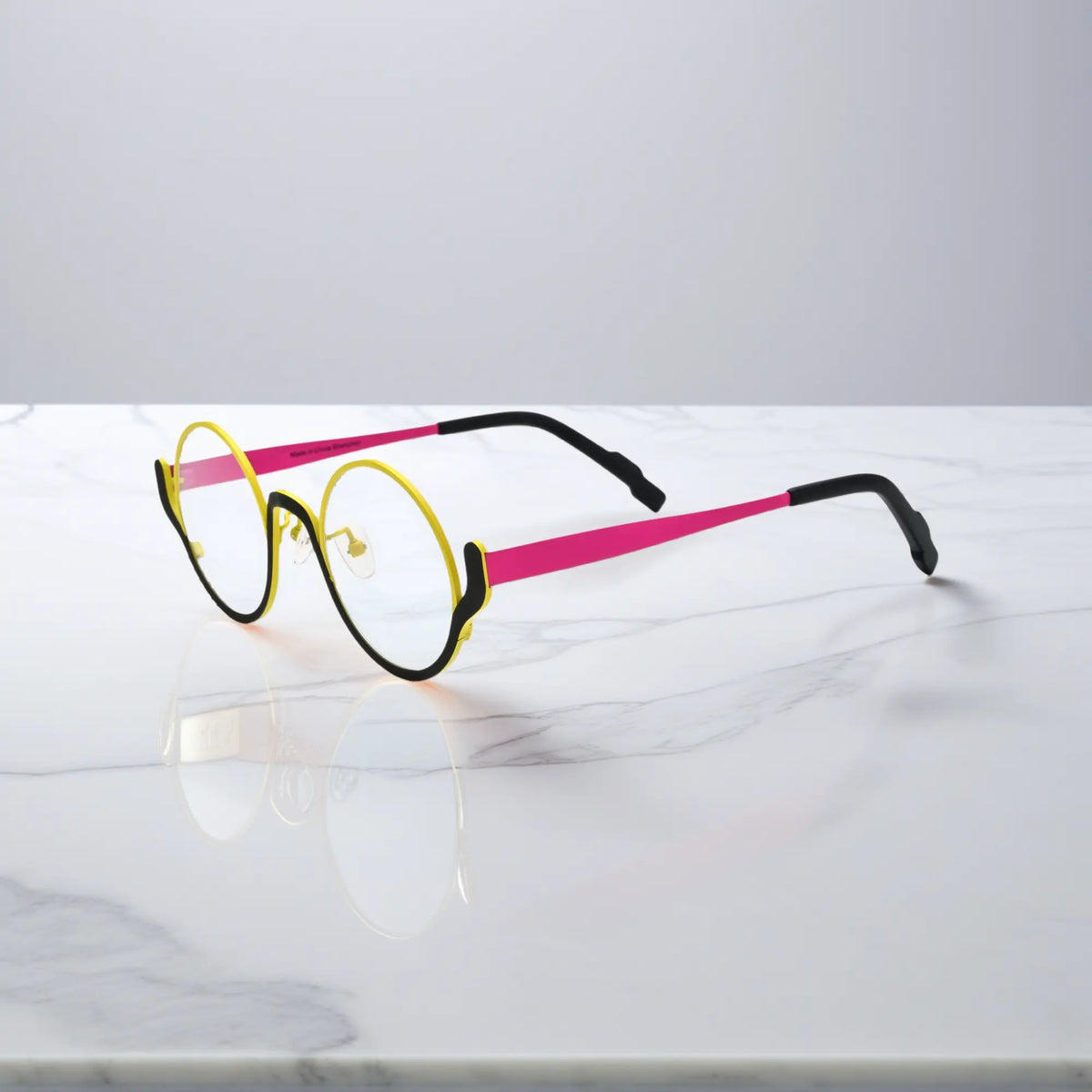 Side view of Lemon Graphite eyeglasses by VoyueLens – sleek frame with dark and bright contrast