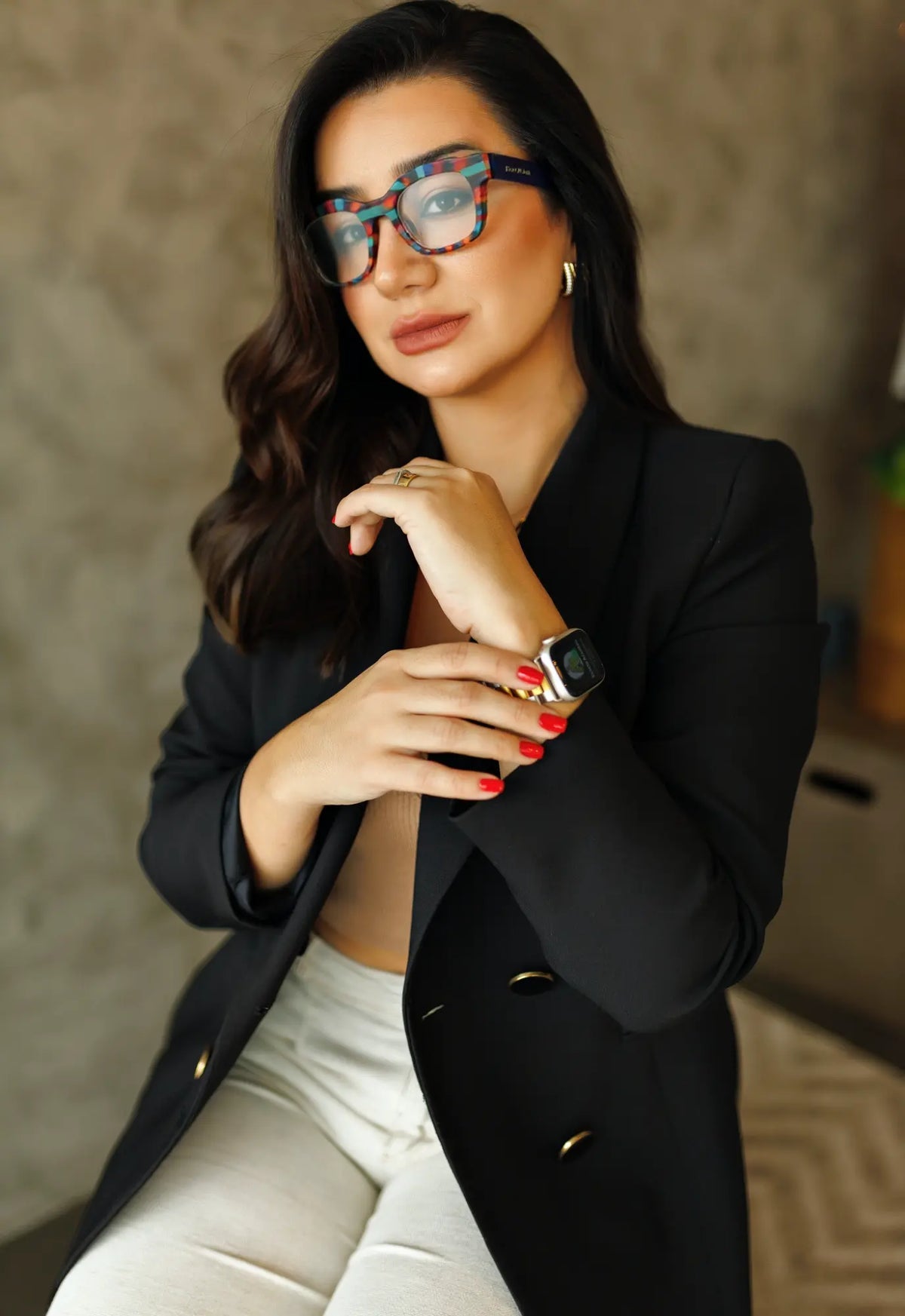Model showcasing the vibrant VoyueLens Tortoiseshell Flash eyeglasses
