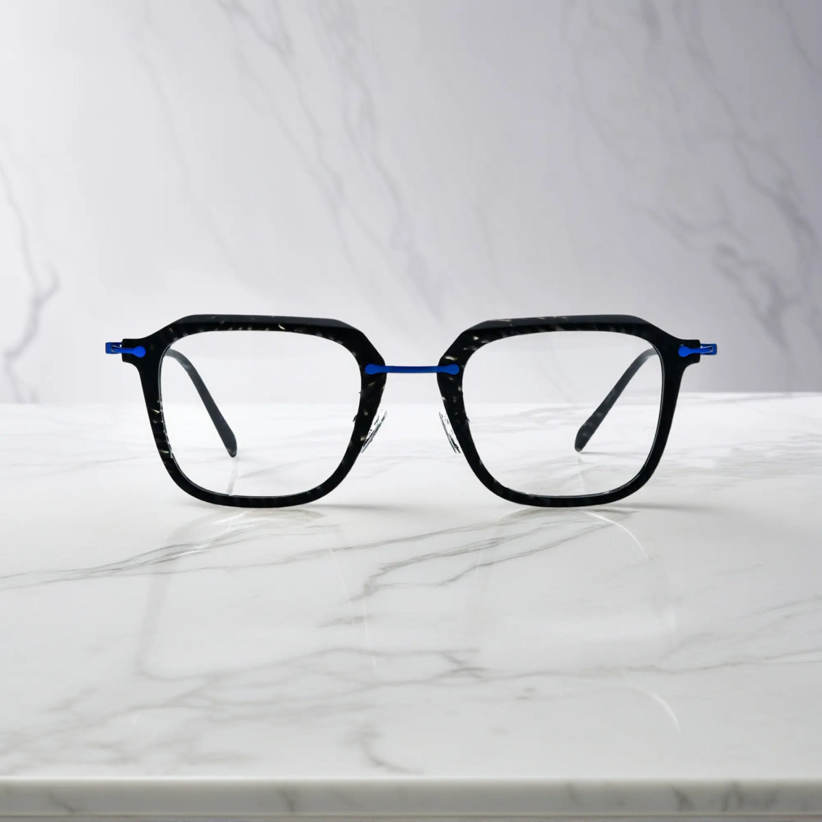 Frontal image of VoyueLens Urban Vision in Midnight Graphite — a sleek, dark-toned classic.