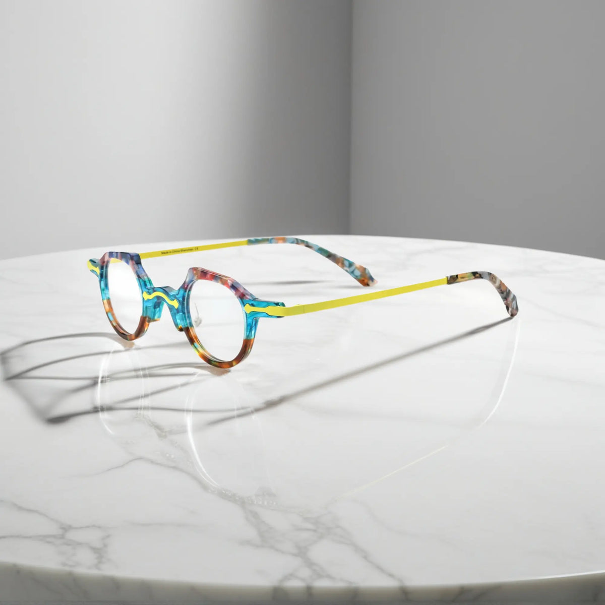 Side view of VoyueLens VL19341 lightweight eyeglasses in amber crystal acetate, featuring slim gold metal temples and integrated nose pads for comfortable daily wear.