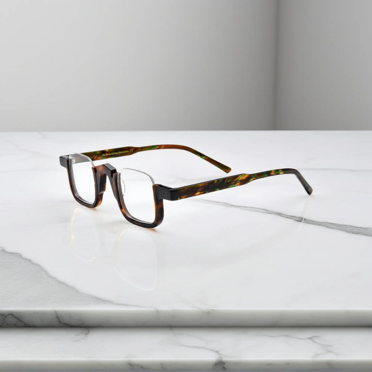 Side view of VoyueLens square glasses with warm tortoise pattern, acetate material, modern optical eyewear