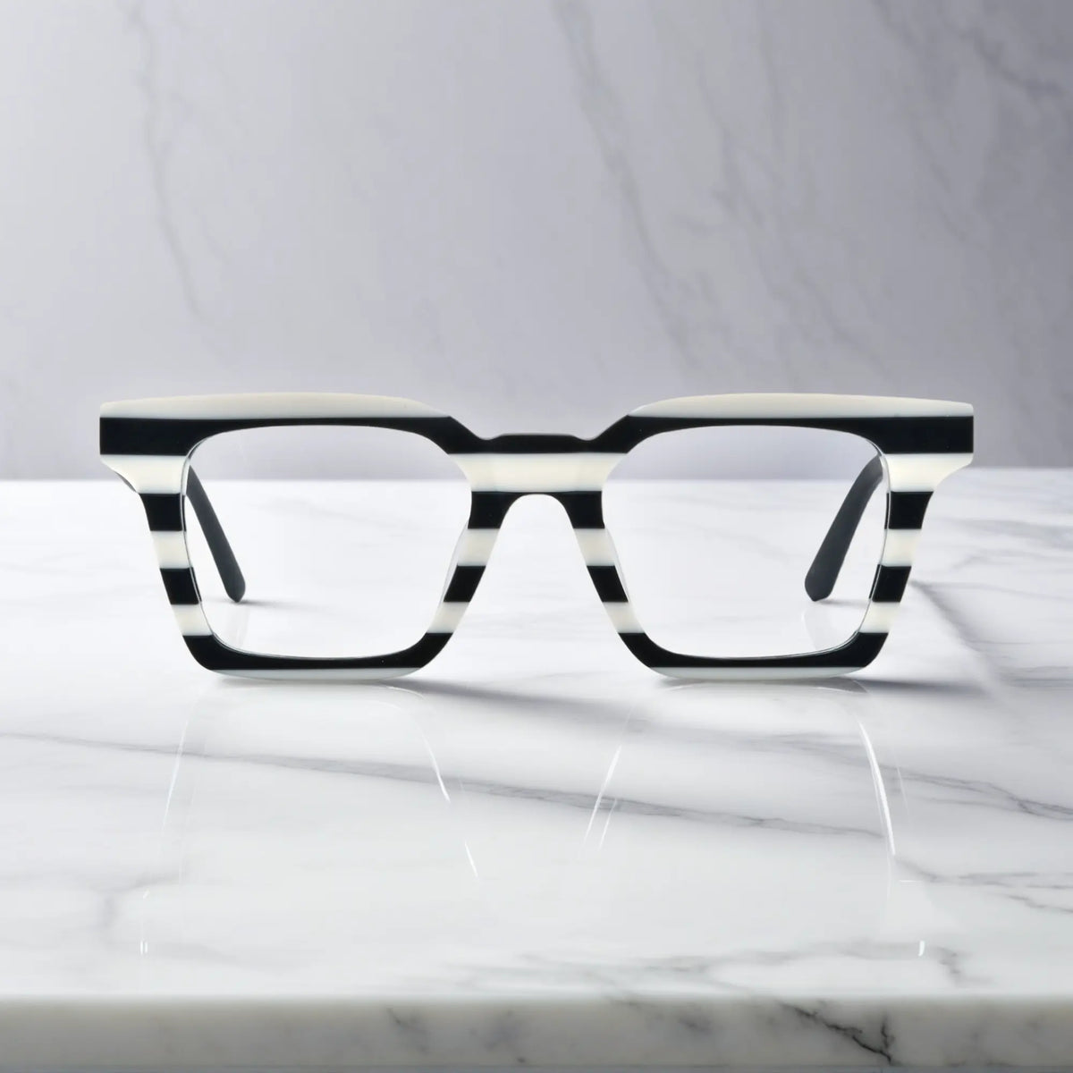 Front view of VoyueLens Zebra Noir eyeglasses in Zebra Noir – black and white striped color block design
